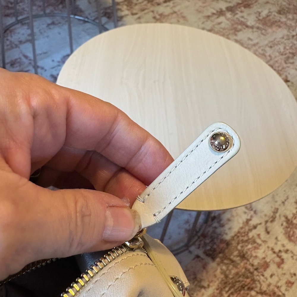 Tod's White Shoulder Bag - Picture 12 of 12